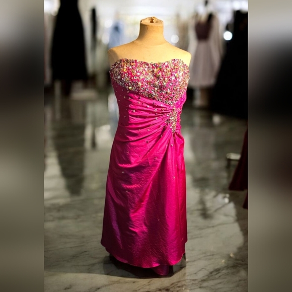 Formal, Beautiful Fuchsia/pink Beaded Strapless Dress. Size 18 - Picture 2 of 4